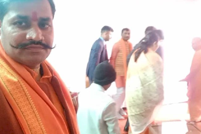 योगी आदित्यनाथ ने स्वर्गीय कार्यकर्ता के परिवार के साथ हमेशा रहने का किया वादा 