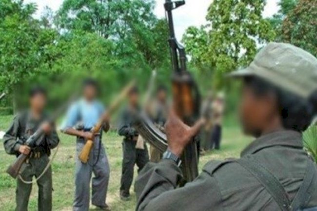 सात वर्दीधारी नक्सलियों के शव बरामद 