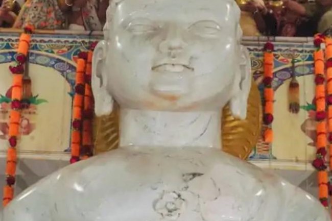 भगवान ऋषभदेव की विशाल प्रतिमा का महा अभिषेक