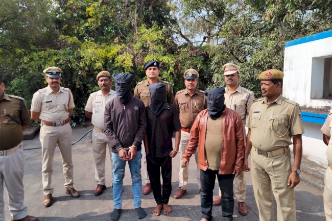 रेलवे क्वार्टर से लूट का सामान बरामद - लुटेरे गिरफ्तार 