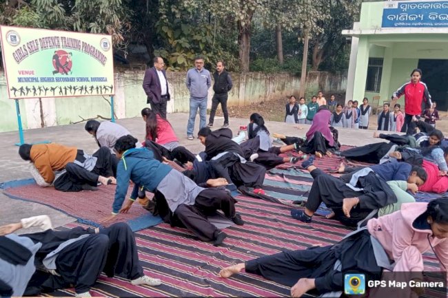 छात्रों के लिए आत्मरक्षा कार्यक्रम आयोजित 