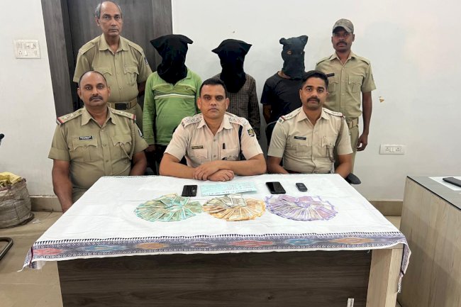 ब्राउनसूगर के साथ तीन लोग रंगे हाथों पकडे़ गए 