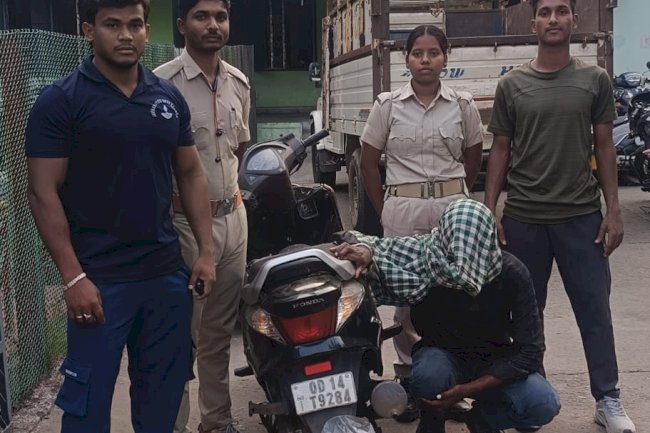 77 लीटर अवैध महुआ शराब के साथ स्कूटी जब्त तीन गिरफ्तार 