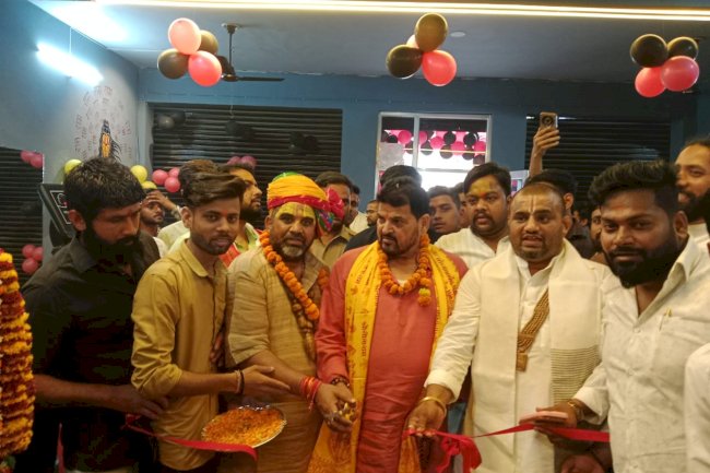 अयोध्या में अत्याधुनिक जीम का उद्घाटन 