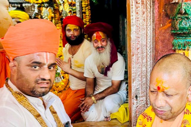 मुख्यमंत्री योगी आदित्य नाथ ने हनुमानगढी़ में किए दर्शन पूजन 