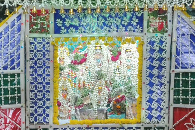 फूल बंगला उत्सव में जगमगाया श्रीकनक बिहारी सरकार और श्रीलाल साहब का दरबार