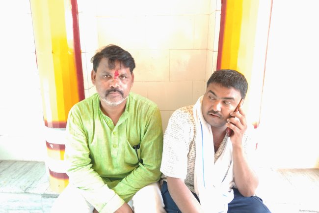सरयू महाआरती कर्मराज पांडे और अमित पांडे के सहयोग से सफल प्रसाद वितरण