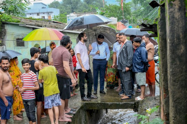 जल भराव वाले इलाकों में कलेक्टर का दौरा 