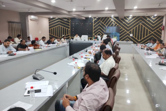 जिला पंचायत सीईओ ने की प्रधानमंत्री जनमन आवास योजना की समीक्षा