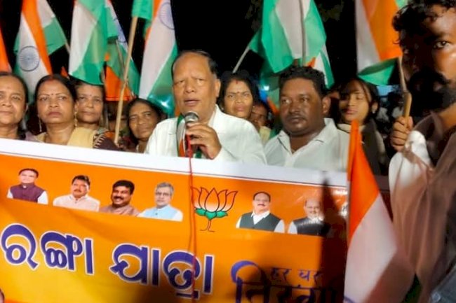 तिरंगा पदयात्रा में शामिल हुए विधायक दुर्गा चरण तांति 