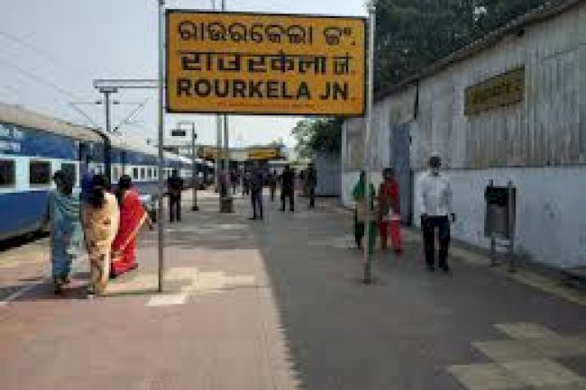 7200 रुपये की रिश्वत लेते रंगे हाथों पकडाया पार्सल क्लर्क 