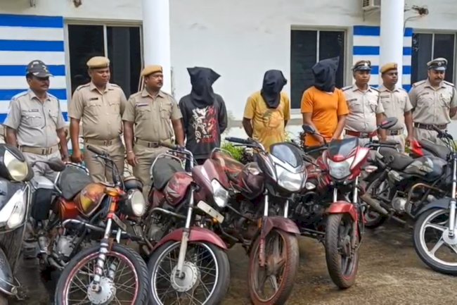 चोरी की 16 मोटरसाइकिल बरामद तीन गिरफ्तार 