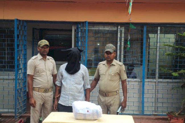 दो किलो से ज़्यादा गाँजा के साथ एक गिरफ्तार 