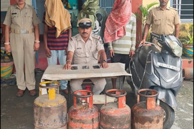 घर में हुई चोरी के मामले में दो गिरफ्तार