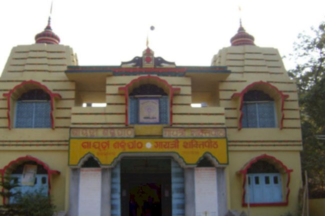गायत्री शक्ति पीठ में नवरात्र का भव्य आयोजन