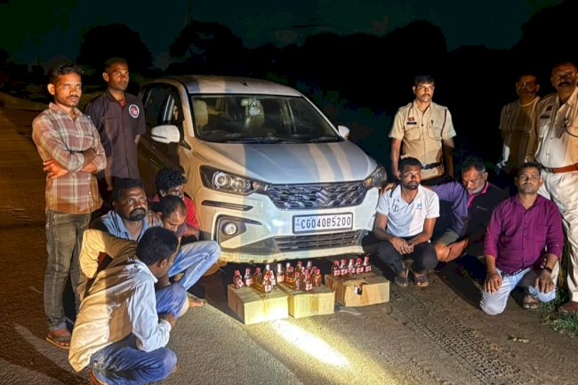 शराब ठेके के सामने ओपन बार का नजारा