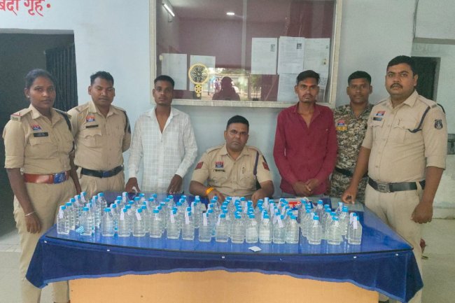 100 पाव देशी शराब के साथ दो गिरफ्तार मोटरसाइकिल जप्त