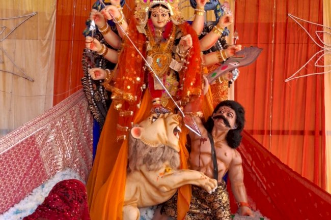 नौ दिनों तक गाँव की महिलाएं करती है माता की सेवा