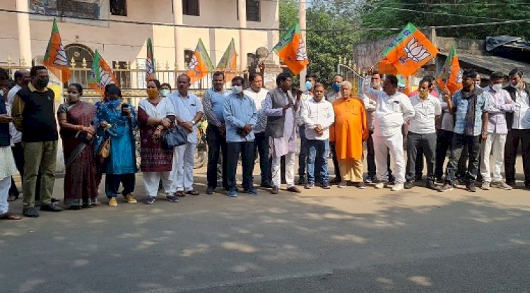 आरक्षण के मुद्दे को लेकर भाजपा का प्रखंड़ कार्यालय घेराव