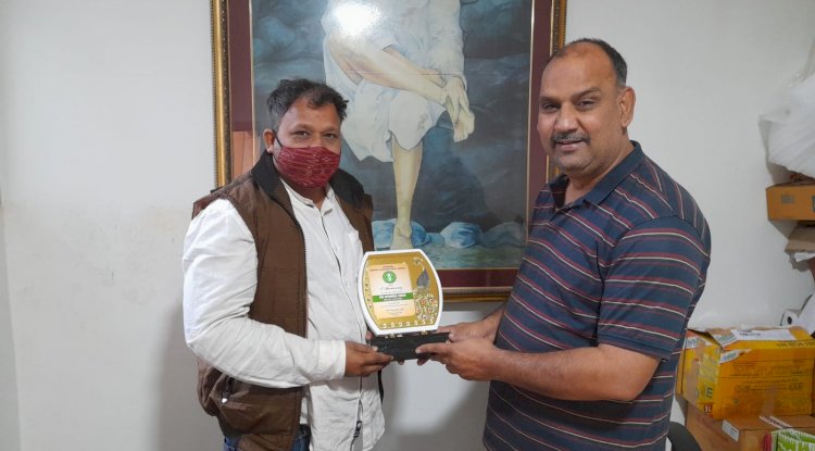 समाजसेवी  उपेंद्र सिंह सम्मानीत किए गये 