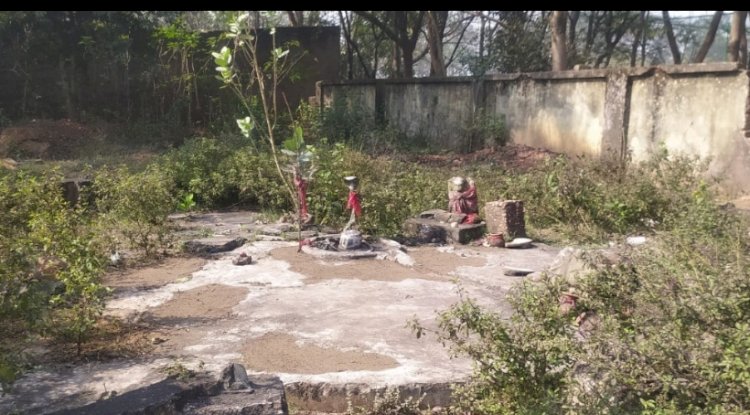 प्राचीन शिवलिंग की शुध लेनेवाला कोई नही