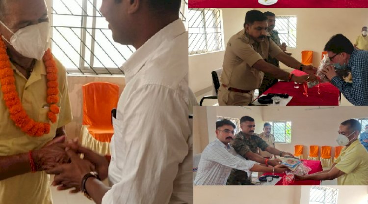 दुगनी पुलिस केंद्र में पुलिस कर्मियों का विदाई समारोह 