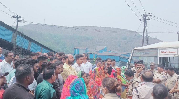 खनन ठेका श्रमिक हड़ताल पर