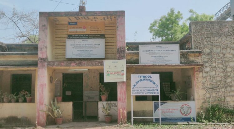 बिजली कर्मचारी को करंट लगने से गंभीर 