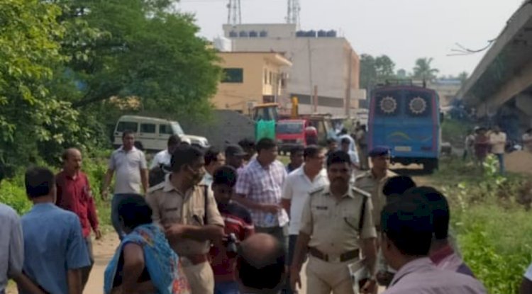 दिगग्राम में चला बुलडोजर सतरह विरोधी गिरफ्तार