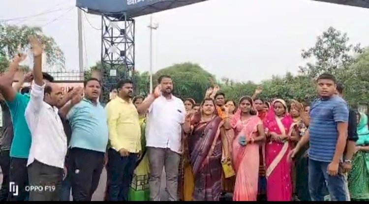रास्ता कटान को लेकर एमसीएल का विरोध 