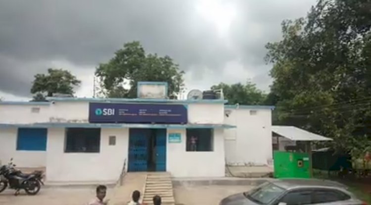 तीन लाख ऋण देने का लालच दिखा कर करवादी जीवनबीमा 
