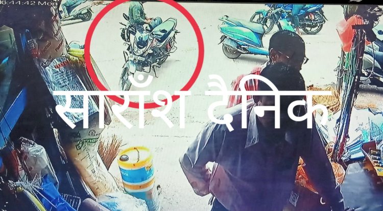 डिक्की तोड़ कर लाख रुपये की चोरी 