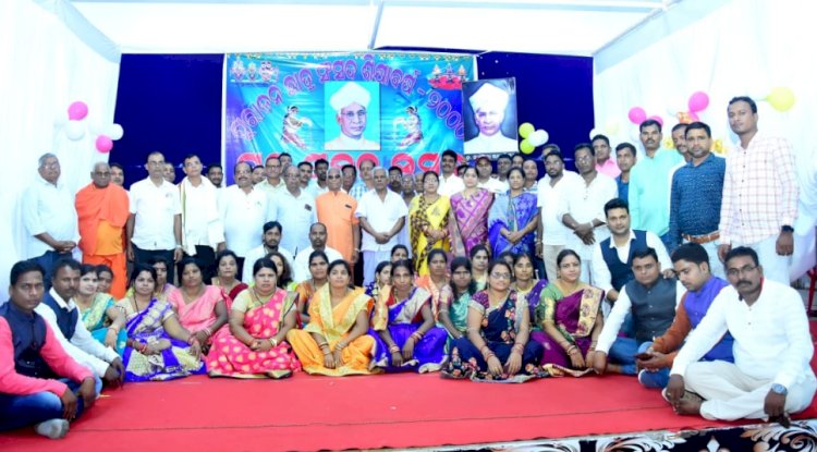 सन् 2000 शैक्षणिक वर्ष के छात्रों द्वारा गुरुपूजन
