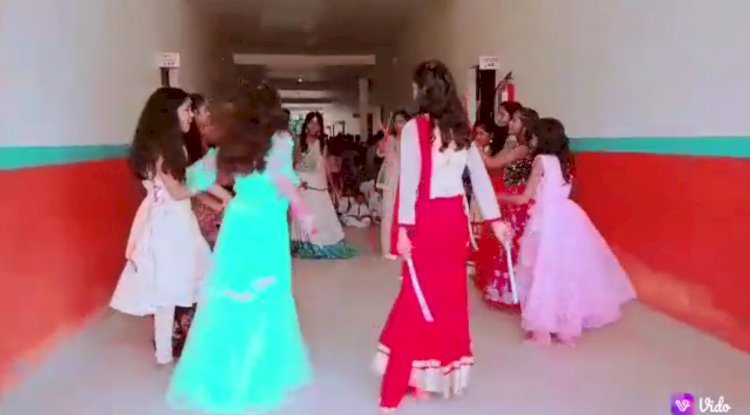 विद्यालय में डांडिया का आयोजन 