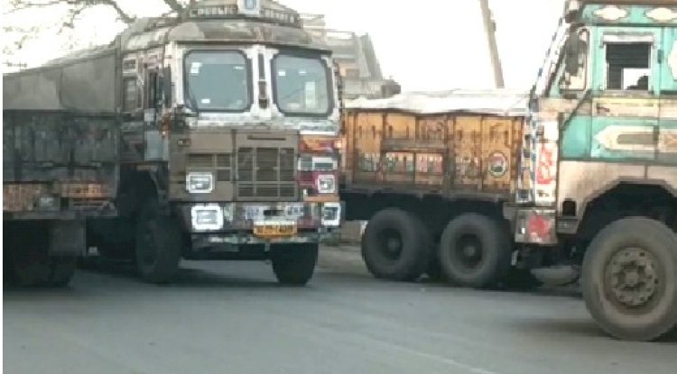 तेल भरने के लिए राष्ट्रीय राजमार्ग हो रहा है जाम प्रशासन मौन 