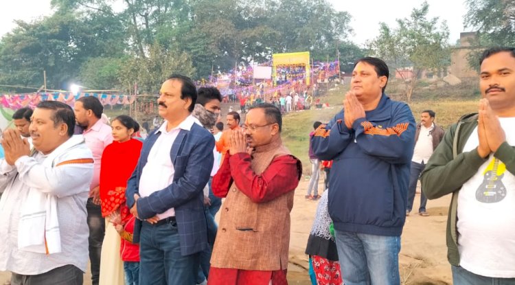 ब्राह्मणी नदी तटपर सूर्य उपासना का पर्व छठपूजा संपन्न 