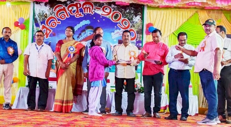 कंधाबेरिनी आश्रम स्कूल में सरगी  फूल कार्यक्रम