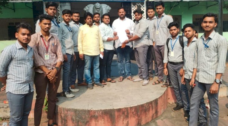 एक ही स्थान तीन सड़क दुर्घटना से आक्रोशित छात्र 