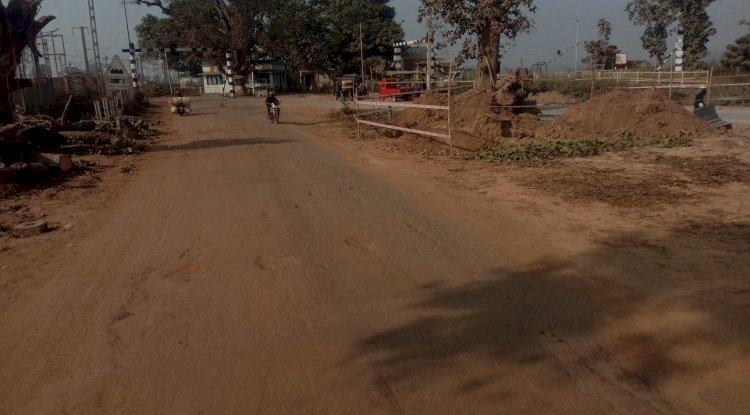 बढ़ने लगी फ्लाईओवर निर्माण कार्य के साथ दुकानदारो की धड़कन 