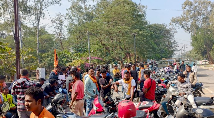दीवारों पर हिंदू देवी देवता के चित्र बनाने से नाराज हुए हिंदू संगठन 