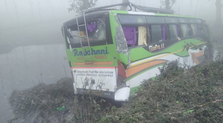 पर्यटक बस पलटने से दर्जनो यात्री घायल 