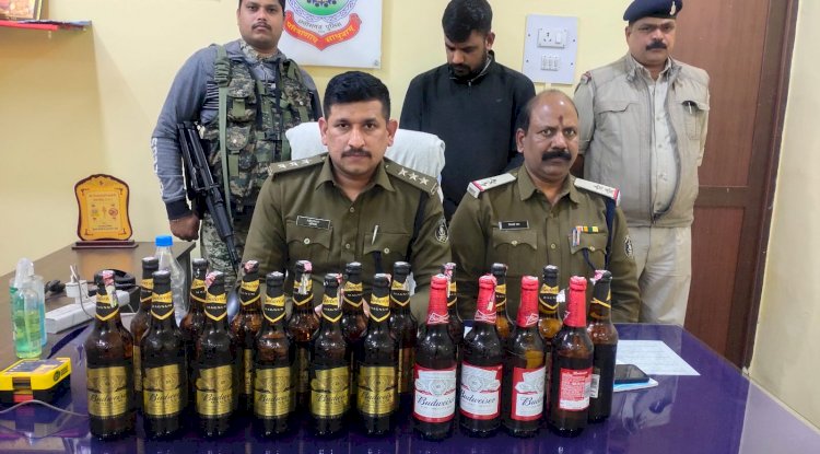 जश्न के नाम पर शराब पीने पिलाने वालो पर चला पुलिस का डंडा   