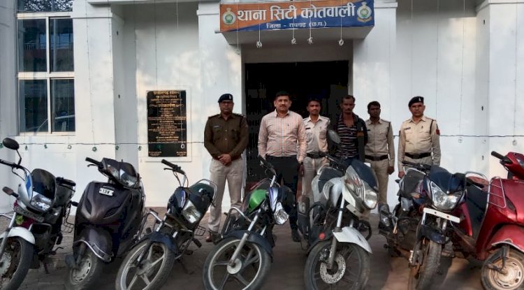 चोरी की सात मोटरसाइकिल समेत आरोपी पुलिस के कब्जे में 