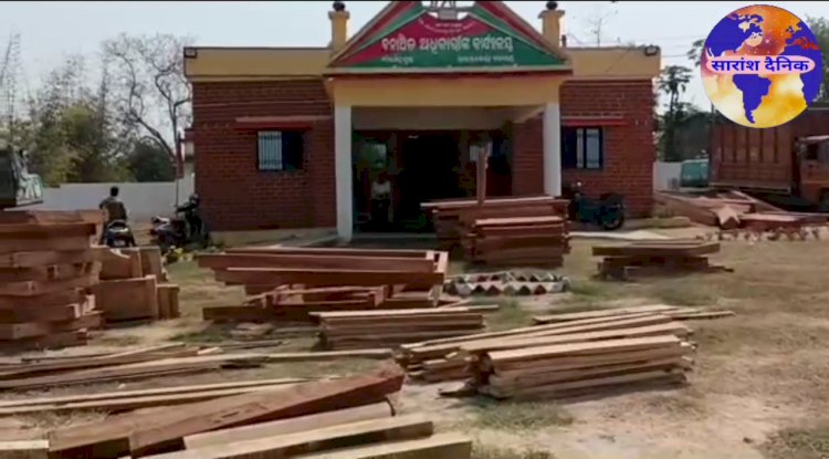 राउरकेला वन विभाग को कीमती लकडीयो का जाखिरा बरामद 