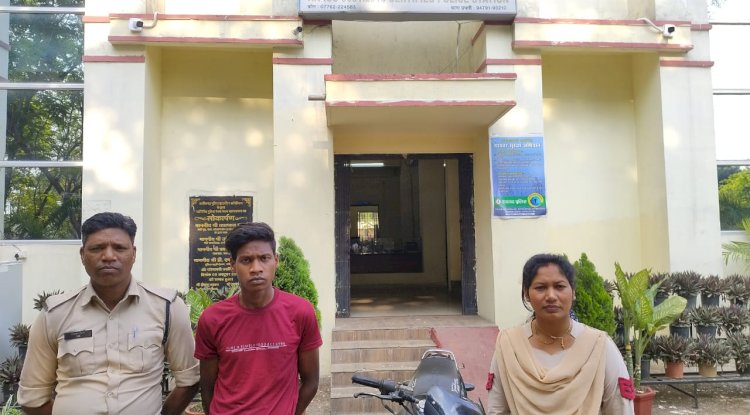 चोरी की मोटरसाइकिल के साथ आरोपी गिरफ्तार 