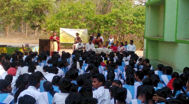 जीवन कौशल प्रशिक्षण से लाभान्वित हुए छात्र 