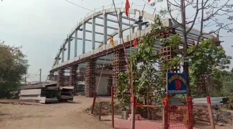 रेलवे ओवरब्रिज के लिए भूमि अधिग्रहण में अनियमितता का आरोप 