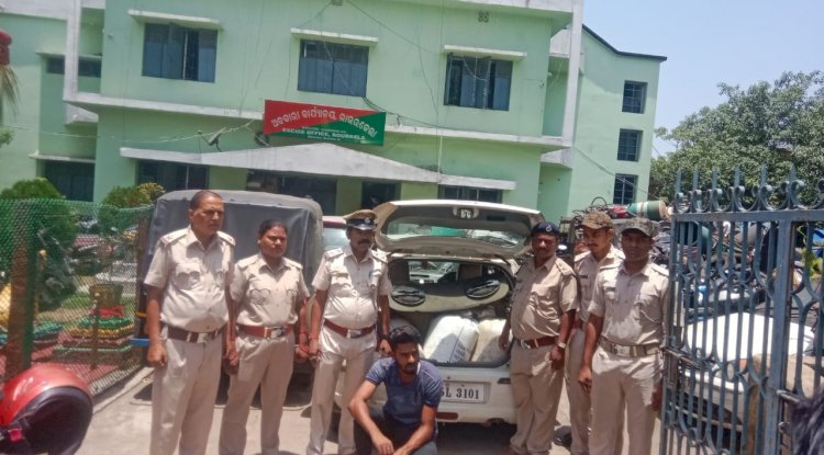 500 लीटर शराब के साथ अभियुक्त गिरफ्तार कार जब्त 