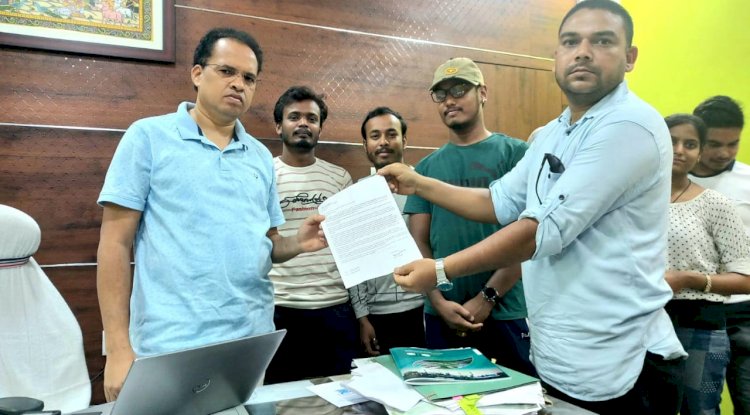 उषा सर्वे कंपनी द्वारा ठगे गए कर्मचारी 