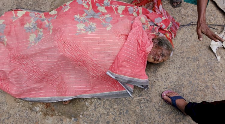 मिट्टी की दीवार के नीचे दबकर बृद्धा की मौत जिम्मेदार कौन 